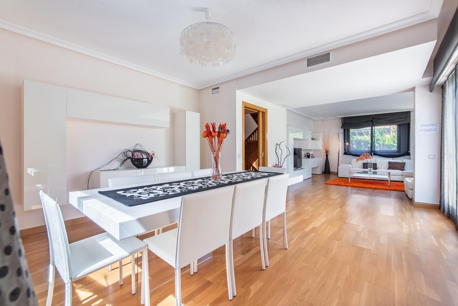 Luxury Pool And Free Parking Gran Via Madrid Centro Zbe Ferienhaus