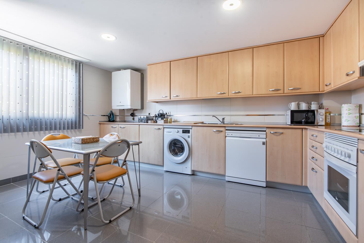 Ferienhaus Luxury Pool And Free Parking Gran Via Madrid Centro Zbe