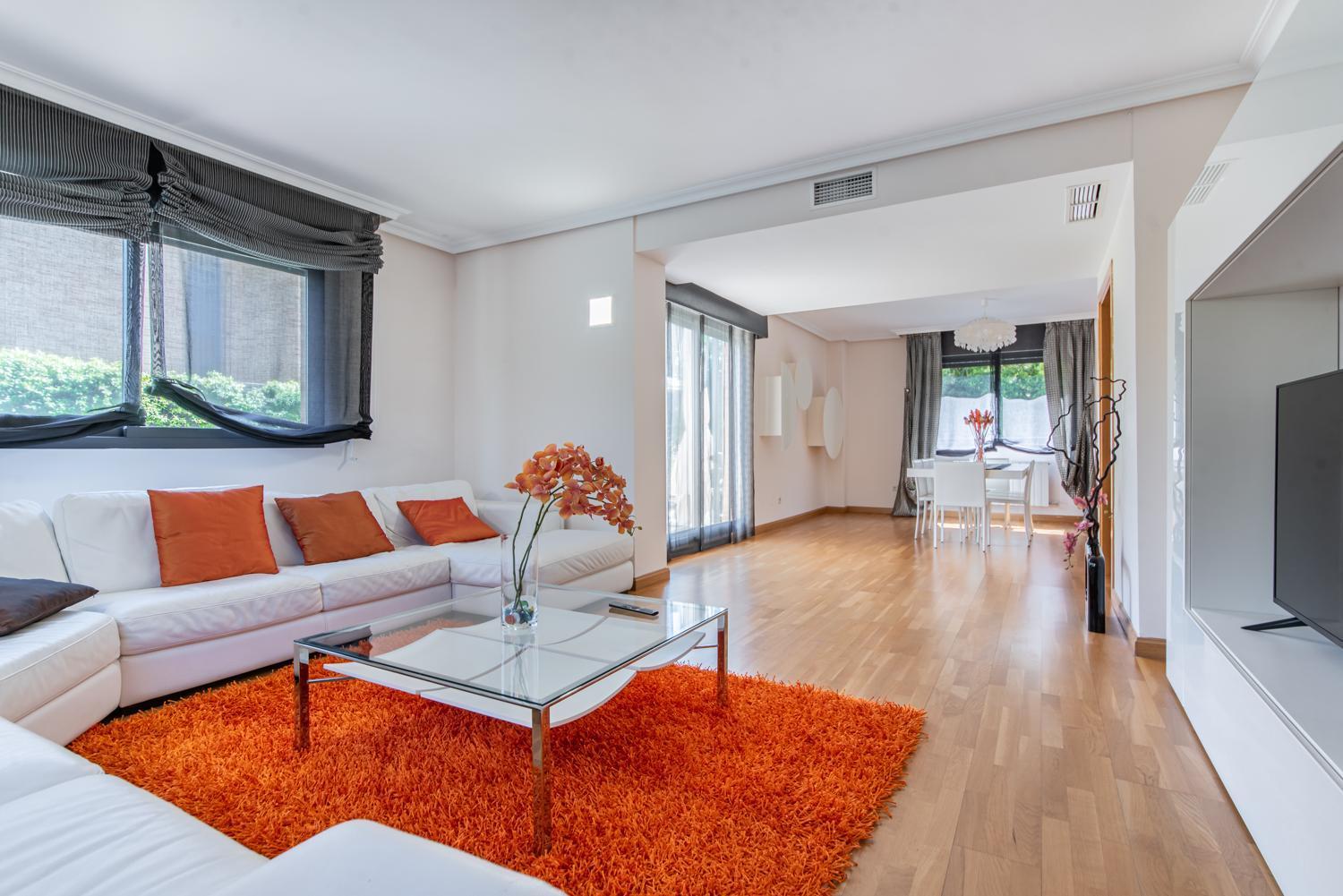 Luxury Pool And Free Parking Gran Via Madrid Centro Zbe