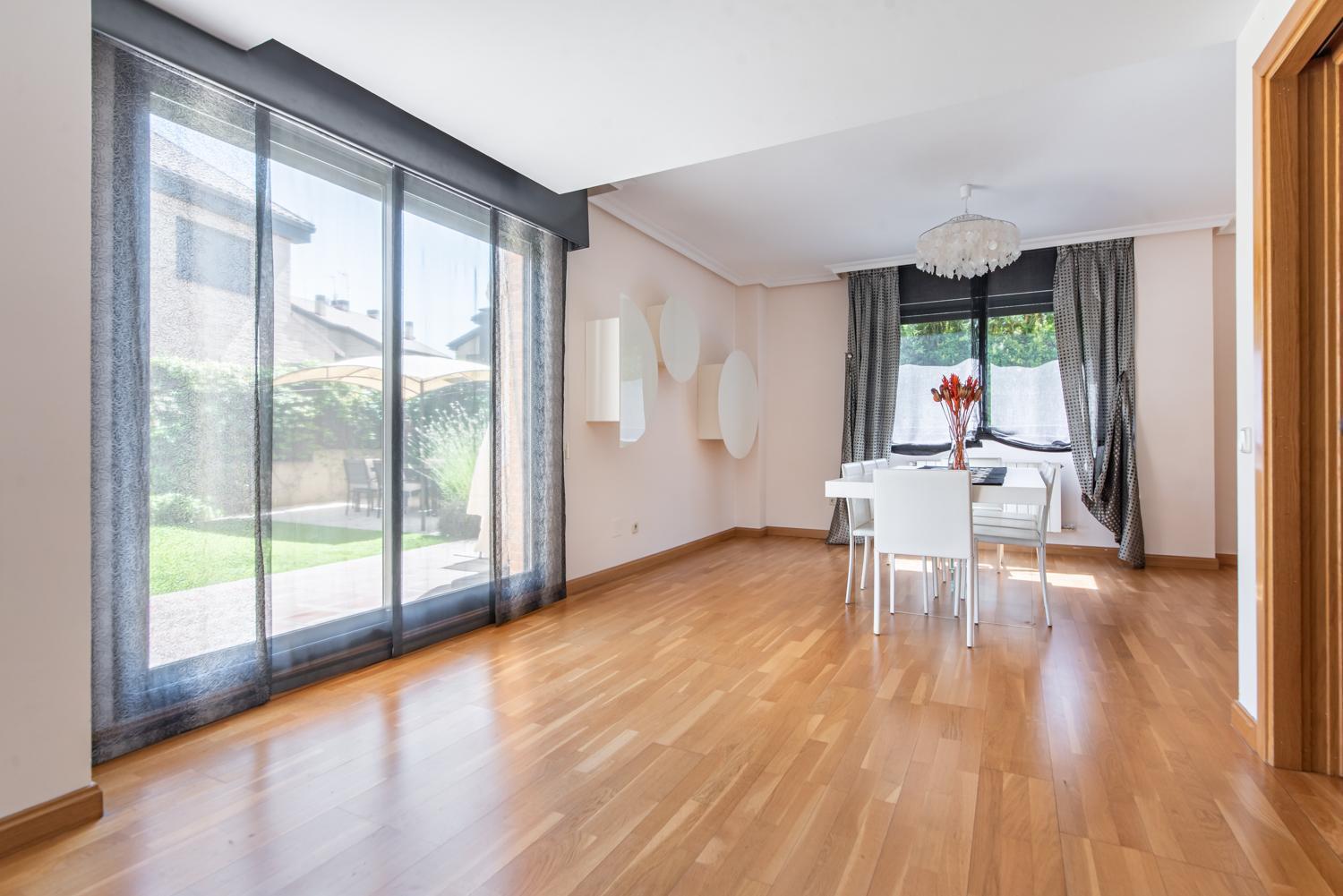 Luxury Pool And Free Parking Gran Via Madrid Centro Zbe